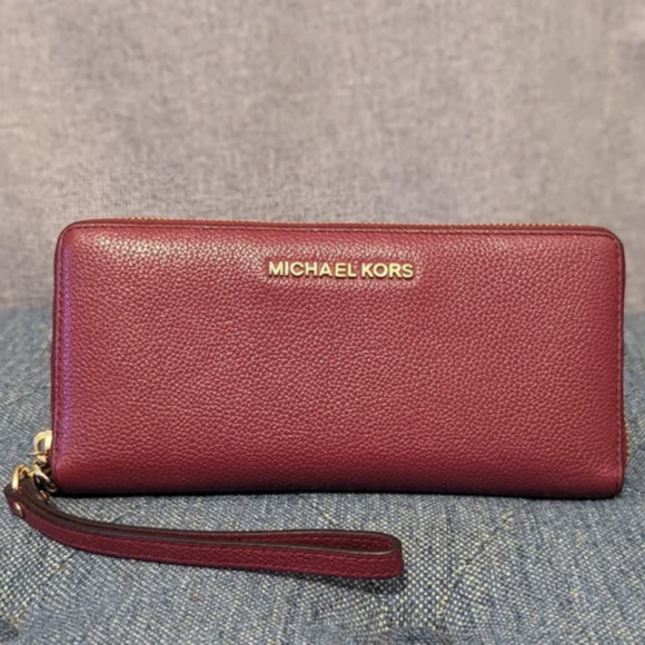 Burgundy Accessories